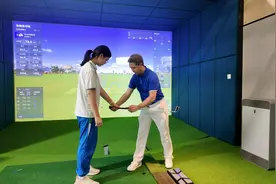 在校园里也能打高尔夫！华附知识城校区高尔夫球体验室正式启用图片