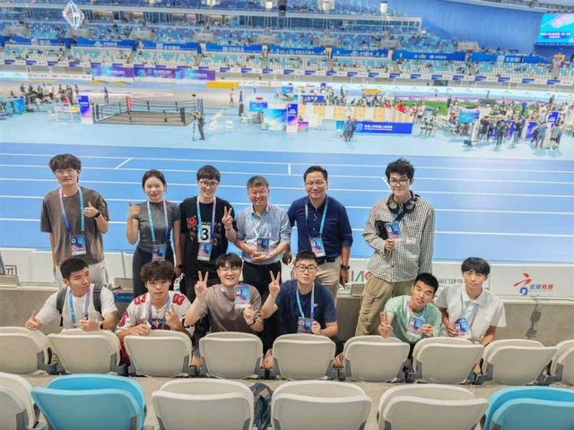 100%由学生研发  “天问3号”圆满完成百米跑