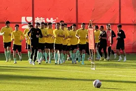 风暴眼 | 国足重新“抬起头” 备战中韩大战有想法图片