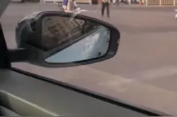 因一个动作，昆明一辅警视频热传！网友：“曝光”他！图片