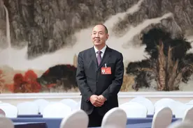 全国人大代表张全收：可建立农民工网络招工平台，只需手机一点，就能知道哪里在招人图片