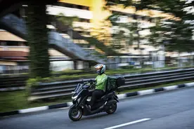 骑手、快递员、网约司机……他们为平台零工立法图片