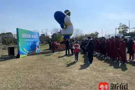 2025南京世界田联室内锦标赛城市热场活动在江北滨江风光带举行图片