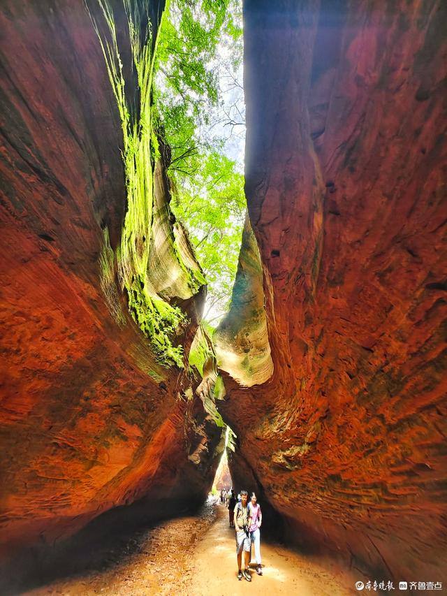 陕西甘泉县雨岔大峡谷，让人震撼的曲线美