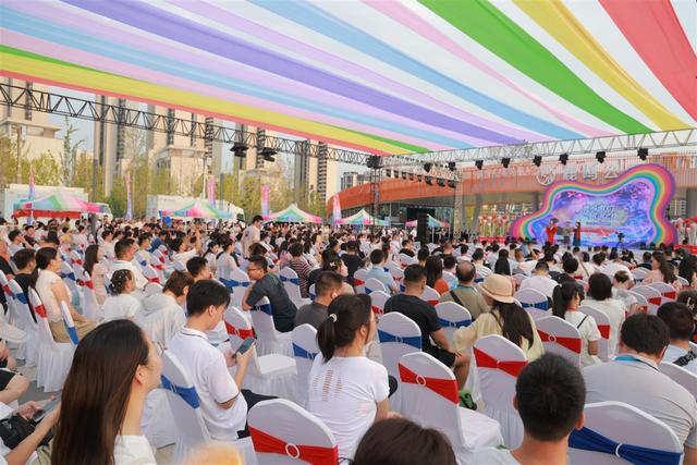 鄂西北三地千人联动，“鹿鸣邀约·银河之夜”2025七夕相亲游园盛典浪漫落幕