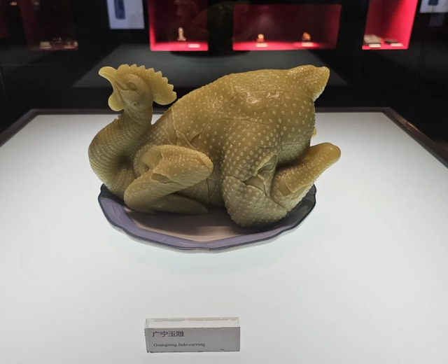 深圳博物馆玻璃罩里的这些“破烂”，看哭千万打工人！