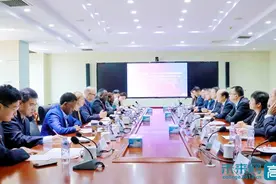 联合国人口基金驻华代表处一行到访燕京理工学院 与师生代表对话交流图片