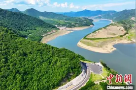 （乡村行·看振兴）“最美国道”引客来 鸭绿江畔飘鱼香图片