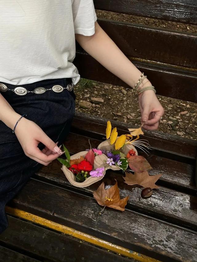 呀！南京的秋天掉地上啦