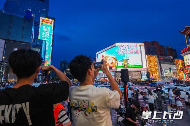 组图 | 国宝青铜器“飞临”黄兴路