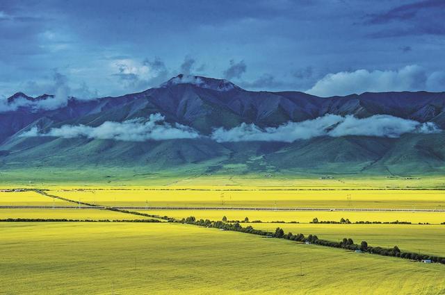 【青海之美我来拍】在山湖褶皱里，见天地辽阔