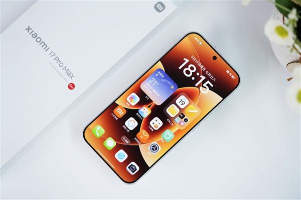 多一块屏对标iPhone 17 Pro Max！小米17 Pro Max图赏