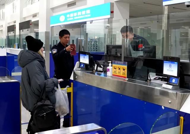 中俄黑龙江大桥“生命接力”