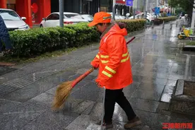 长沙环卫大姐三度完璧归赵， 1.8万元现金待认领图片