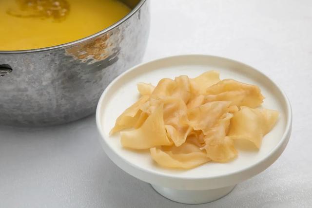 花胶煲汤对胃功效与作用 2025年花胶养胃炖汤的做法