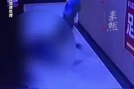 陕西一民警酒后在足浴店殴打残疾人，被打者家属：拖了9个月，至今没结果，打人者仍在岗图片