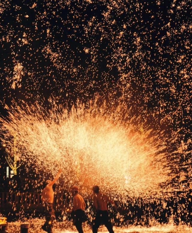 跨年整活！19.9畅玩5小时！大型迎春灯会+跨年表演+冷焰火+打铁花+火壶+灯光秀+国风演艺...