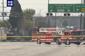 美国洛杉矶一卡车爆炸 9名消防员受伤图片
