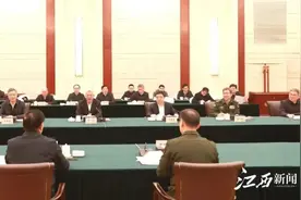 江西省委书记、省长率团跨省，和东部战区司令员、政委座谈图片