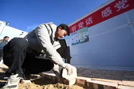 “一切为了灾区群众的安危冷暖”——积石山地震灾区8天建成1.6万余间板房记图片