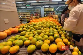 襄阳的砂梨宜昌的桔，还有各地的葡萄、猕猴桃同台比拼，秋季果市里有浓浓的湖北味图片