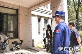 小区业主飞线充电，罚！图片