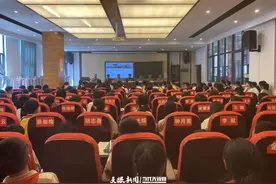 观山湖区金阳街道关工委组织“五老”宣讲团走进会展城小学开展国防教育活动图片