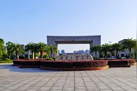 湖南一高校开学后取消硕士新生奖学金被投诉，省教育厅：已增奖项图片