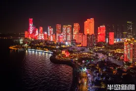 你好，2025！青岛浮山湾上演跨年夜灯光秀！图片