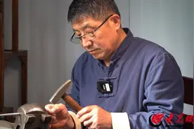 非遗德韵｜非遗技艺“揽瓷器活” 德州锔瓷“守”艺人李东春让碎瓷复原重生图片