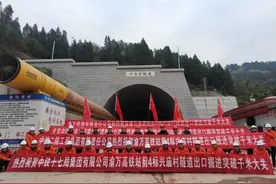 渝万高铁建设加速推进图片