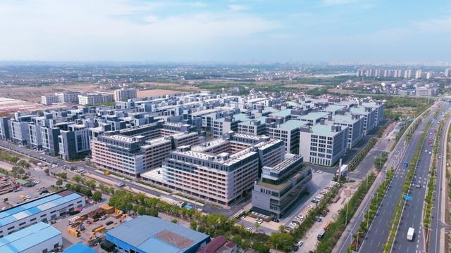 金汇：“四金”平台点燃经济引擎，十年巨变重塑奉贤北门户