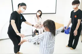 舞蹈疗愈开启“天使的微笑”图片