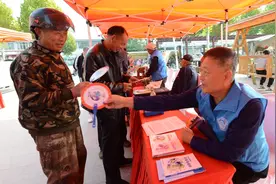 薛城区沙沟镇开展“反邪教宣传赶大集” 警示教育活动图片