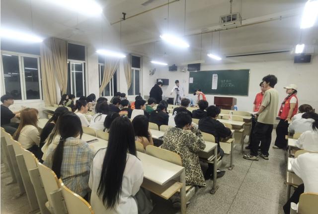 寻访武汉AI新势力 | 30秒视频生成报告，这家AI大模型企业眼科筛查准确率超医生