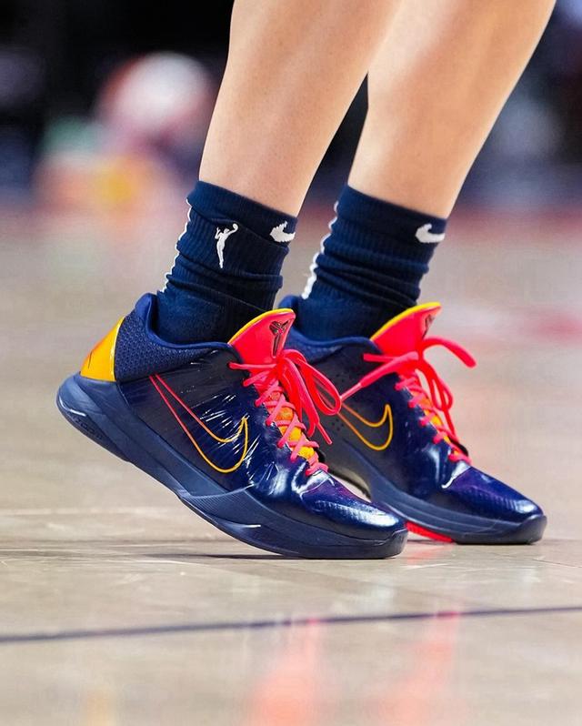 全明星「克拉克 Kobe 5」首次曝光！颜值太高了！