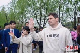 西班牙足球名将谈青训事业：长期坚持就会有进步图片