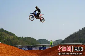 国内外摩托骑手齐聚贵州凯里  原生态美景中享骑行快乐图片