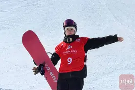 首次登场就摘银！熊诗芮，川籍运动员亚冬会第一人丨川观尔滨亚冬会图片