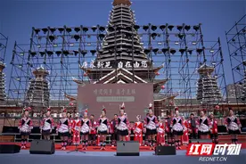 “康养新晃 自在由您”之“情定侗乡 恋于晃城”新晃侗族集体婚礼浪漫举行图片