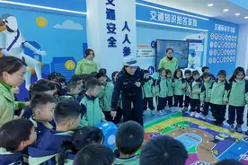 习水：小学生走进教育基地“沉浸式”学交通安全图片