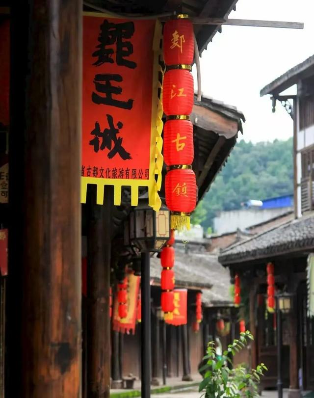 安逸四川 乐游绵阳 ‖ 郪江古镇：古榕听雨，崖墓谜光，邂逅千年王城遗韵