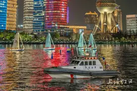 帆影点亮北外滩，海事护航不夜天图片