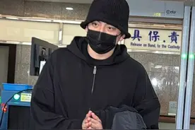 最新：王大陆交保后露面图片