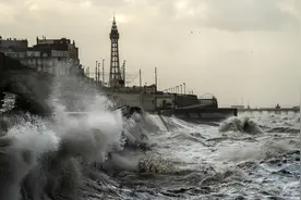 （外代一线）英国：波涛汹涌图片