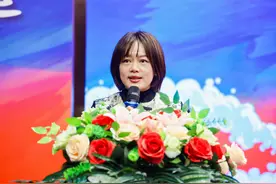 让青春成为挺膺担当的中国力量，这所高中举办18岁成人礼图片