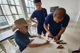 钓鱼男子被鱼钩扎入手指无奈求助 北京石景山消防紧急救援图片