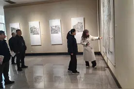 侯艳敏“湿墨繁笔写家山”山水画展开幕图片