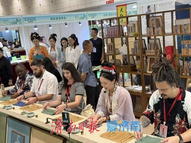 2025中国（济南）“泉·茶”国际文化艺术周启幕，泉韵茶香引中外宾客共赏