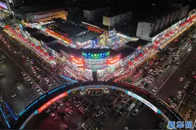 宁夏银川：怀远夜市“烟火气”升腾 “夜经济”绽放图片